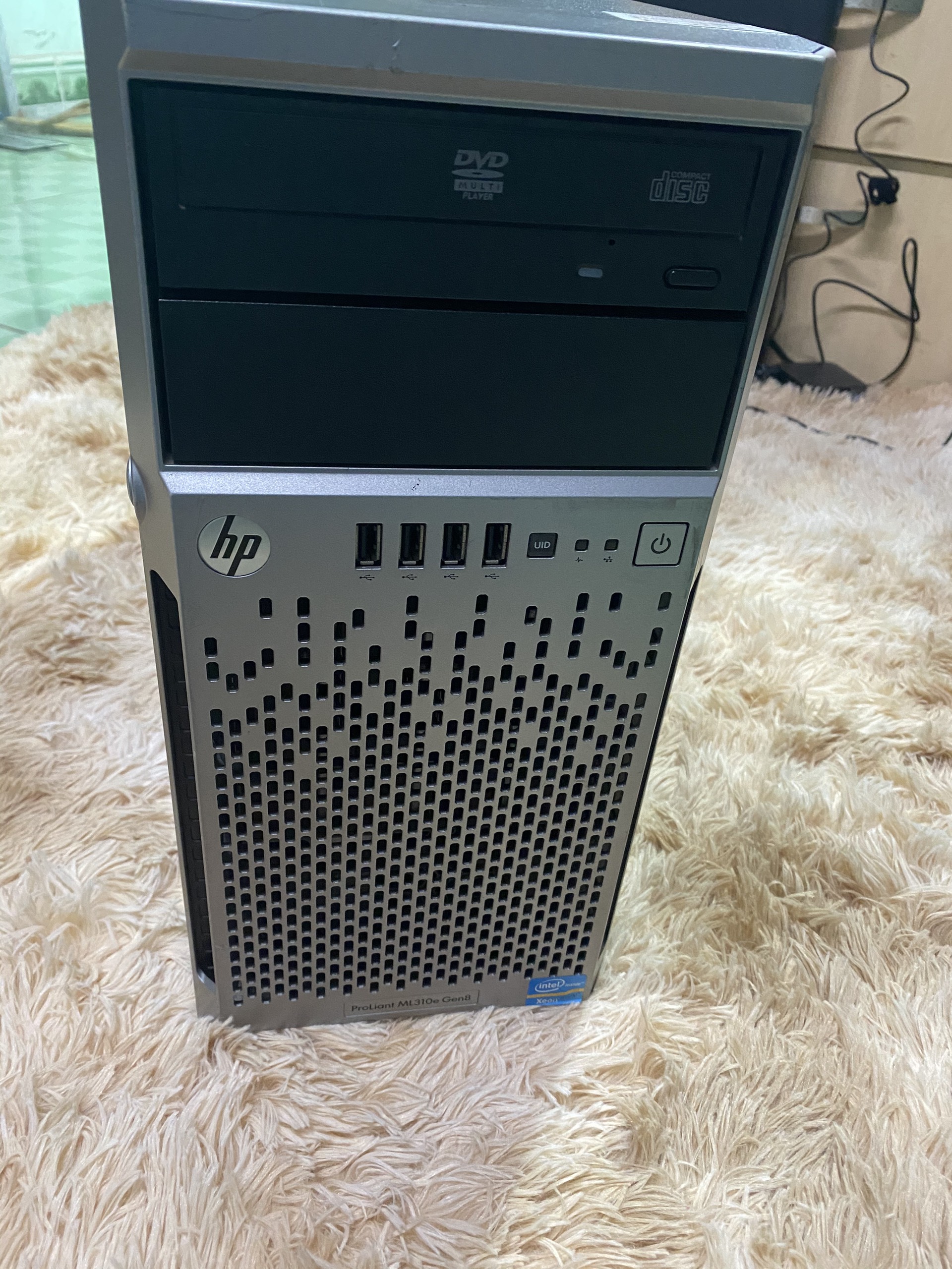 HP ProLiant ML310e Gen8 v2 Server